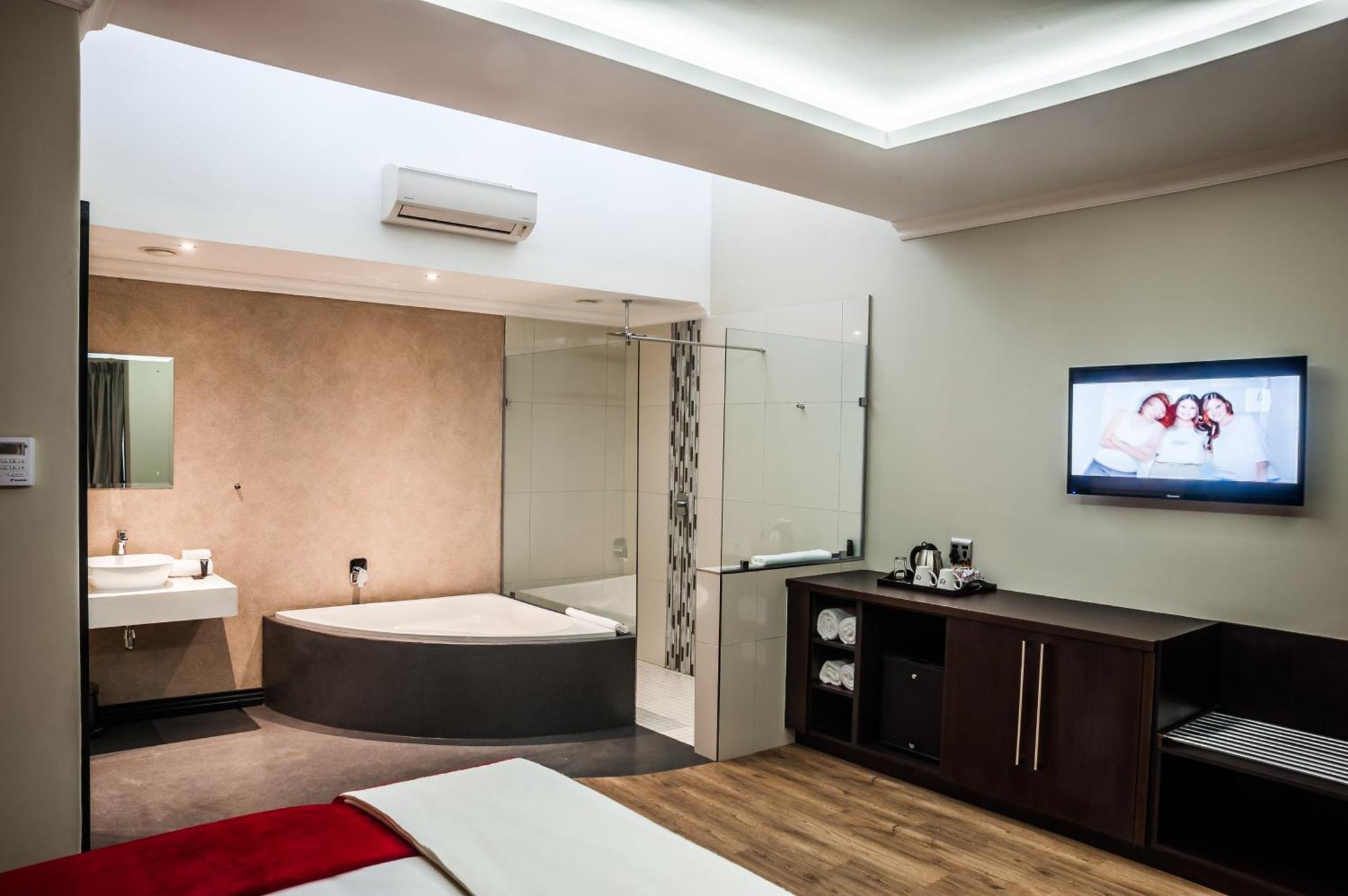 Hotel Savoy And Conference Centre Mthatha Dış mekan fotoğraf